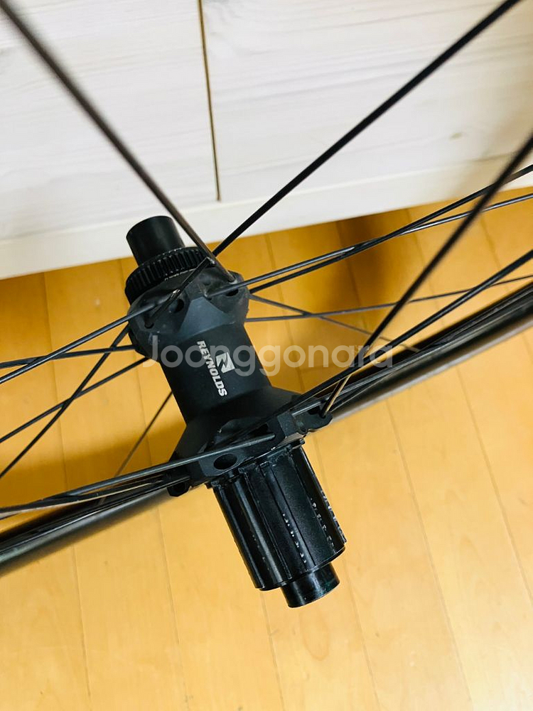 레이놀즈 AR41. 카본 리어휠. 디스크브레이크 로드용, 시마노바디, 액슬방식, 센터락 방식입니다.--2