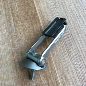 가민거치대. 토픽거치대. 스램거치대. 이노벨로 마운트. 각 5천원~1만원 사이.