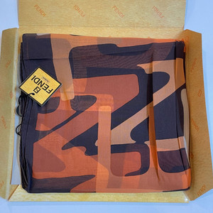 (새상품) 펜디 실크 스카프