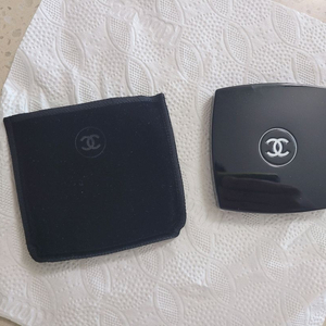 샤넬 거울 + 벨벳 파우치