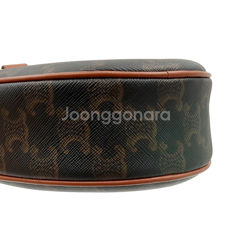 셀린느 트리옹프 캔버스 탄 카프스킨 미디움 하트 미니 크로스백 / 198222BZJ--7