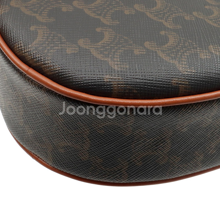 셀린느 트리옹프 캔버스 탄 카프스킨 미디움 하트 미니 크로스백 / 198222BZJ--5