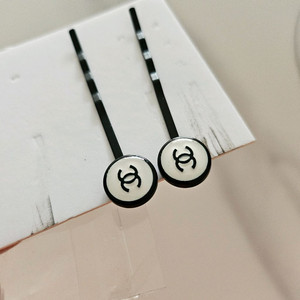 샤넬 뷰티 헤어핀 헤어클립 실핀 화이트 2개