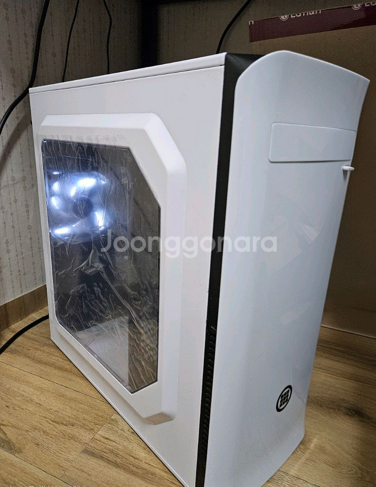 화이트 데스크탑 본체 / i5-13400F / SSD 1TB / 디자이너 사용 / 로지텍 키보드+CD롬 포함--0