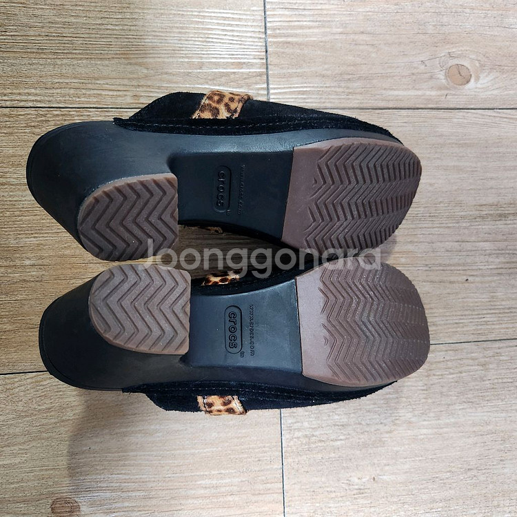 미사용 스웨이드 사라 크록스 W7--2