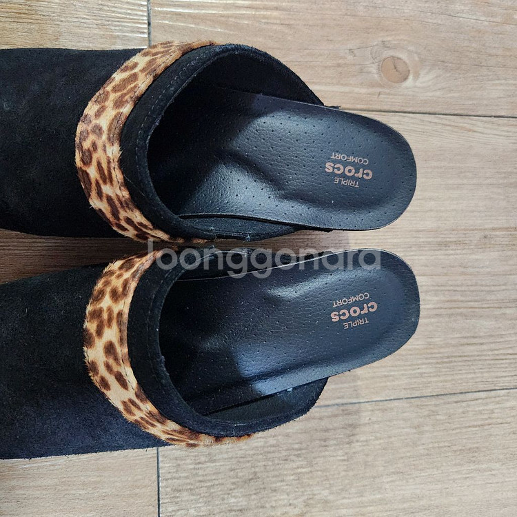 미사용 스웨이드 사라 크록스 W7--4