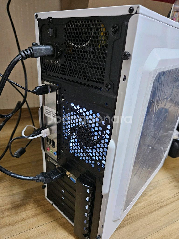 화이트 데스크탑 본체 / i5-13400F / SSD 1TB / 디자이너 사용 / 로지텍 키보드+CD롬 포함--6
