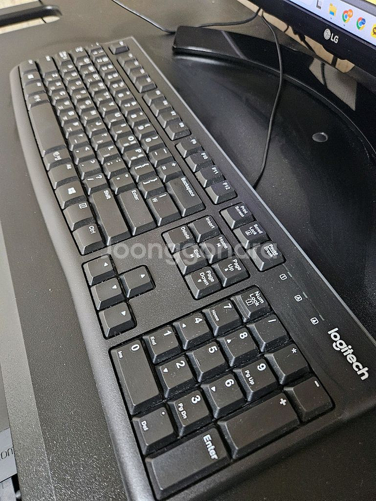 화이트 데스크탑 본체 / i5-13400F / SSD 1TB / 디자이너 사용 / 로지텍 키보드+CD롬 포함--8