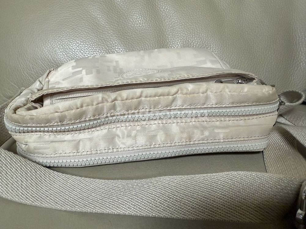 키플링 여행용 크로스백--2