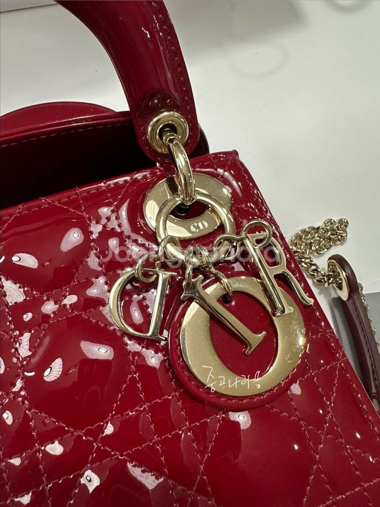 디올 레이디디올 미니 페이던트 체리레드 금장--2