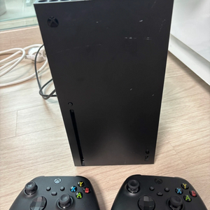 Xbox Series X 본체 + 컨트롤러 2개