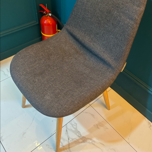 모던 디자인 의자