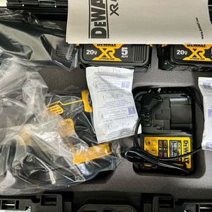 디월트 충전식 원형샌더 dcw210p2