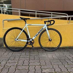 쓰나미 snm100 화이트 m사이즈 판매합니다 이미지