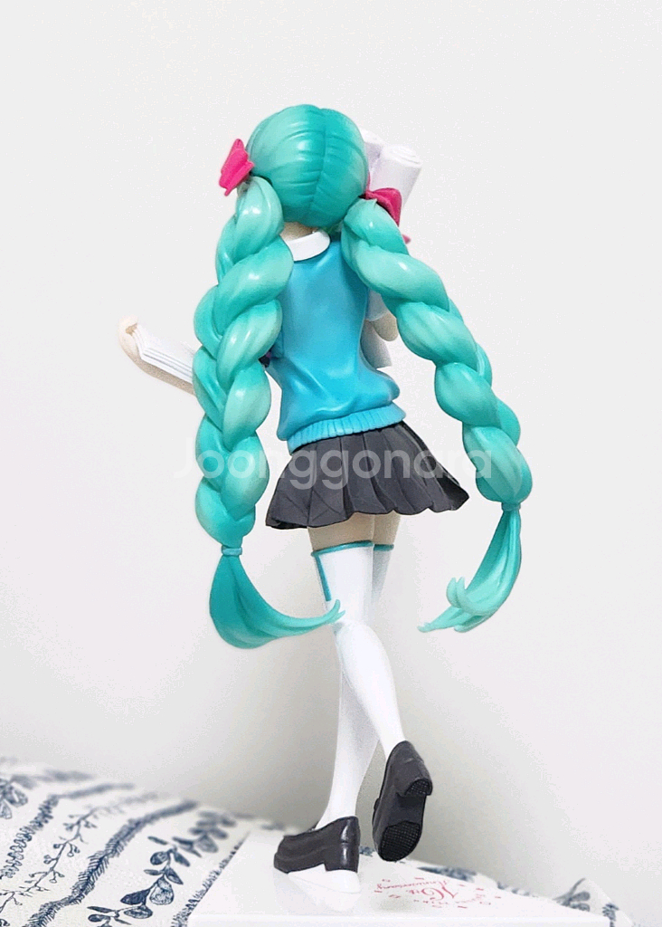 세가 루미나스타 - 하츠네 미쿠 16주년 부타 안경 피규어--2