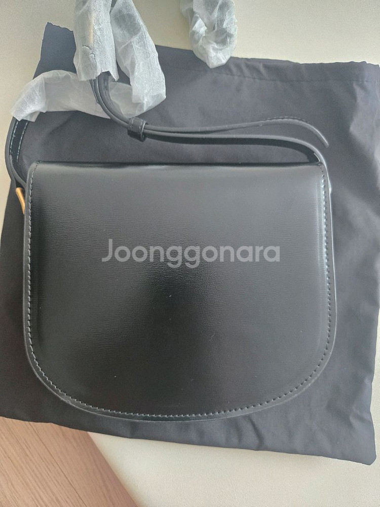 셀린느 반달 크로스백--1