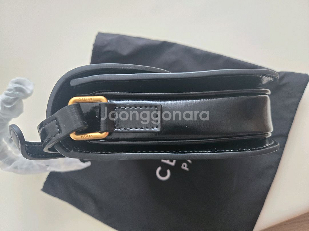 셀린느 반달 크로스백--2