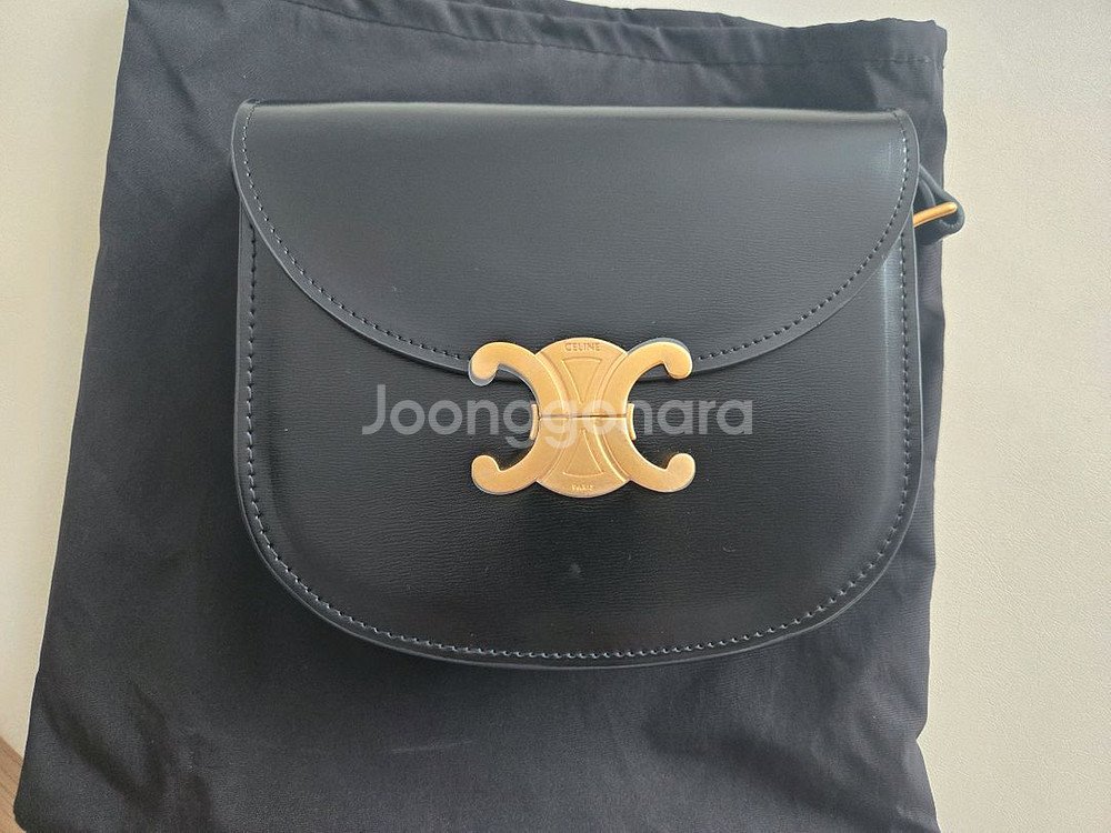 셀린느 반달 크로스백--5