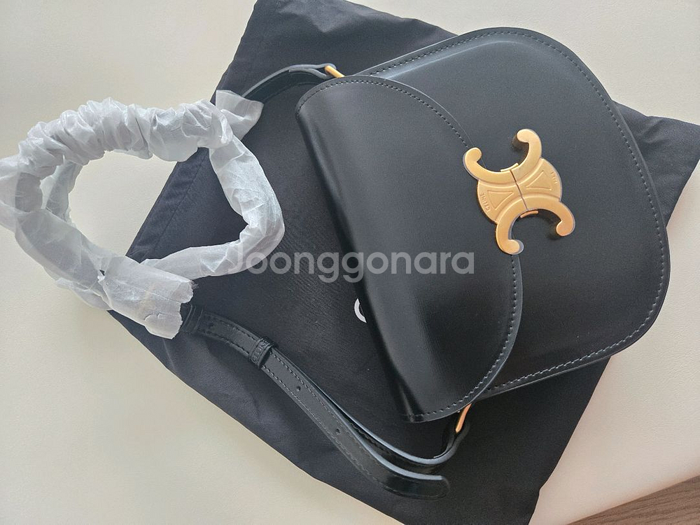 셀린느 반달 크로스백--3