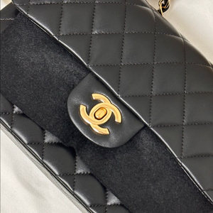 샤넬 클래식 스몰 램스킨 금장 상태 S급 (23.10)