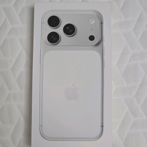 아이폰17 프로 화이트 256g 미개봉 새상품 자급제