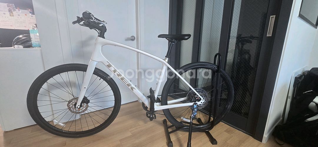 트렉 FX4 카본 하이브리드 자전거 L사이즈--0