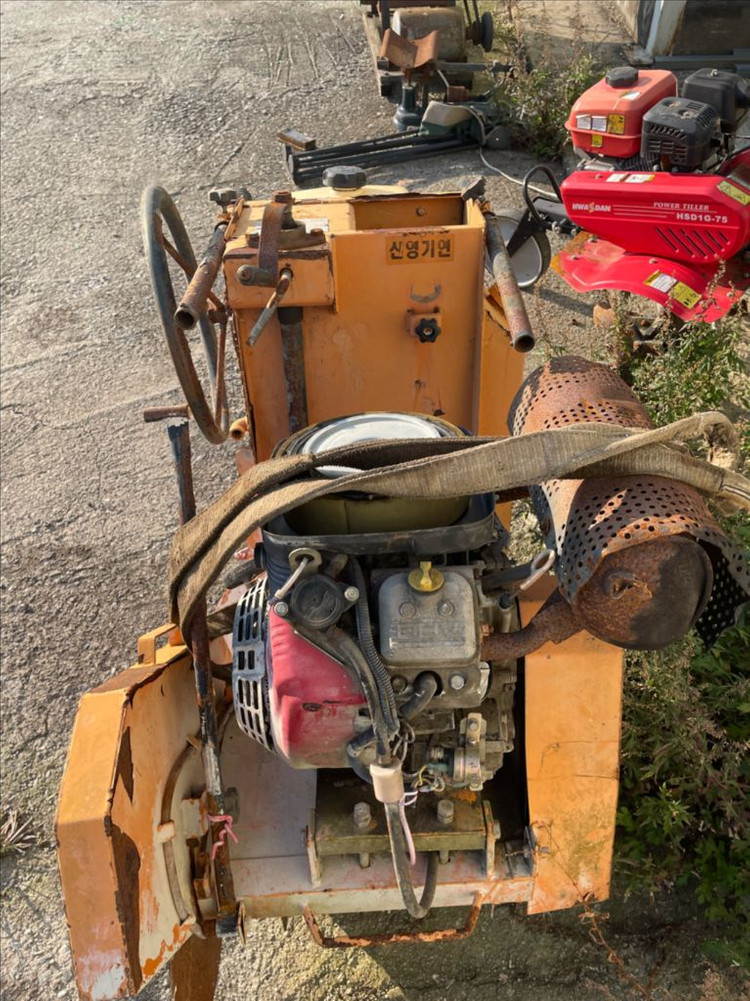 소형 콘크리트 절단기 이미지