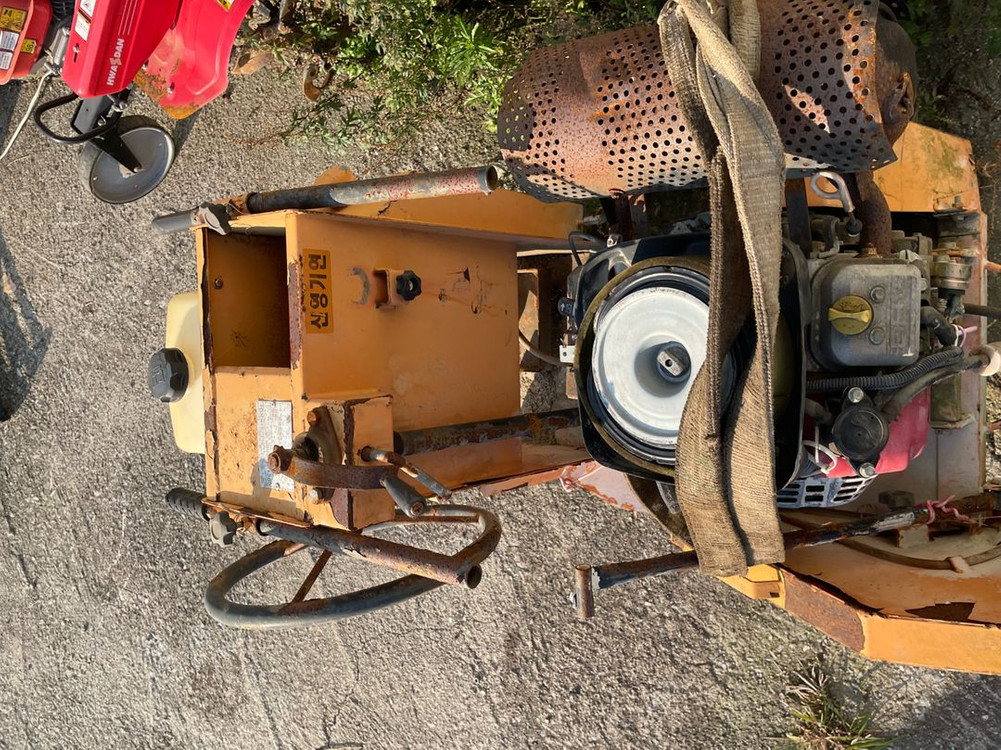 소형 콘크리트 절단기 이미지