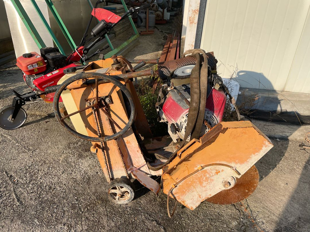 소형 콘크리트 절단기 이미지