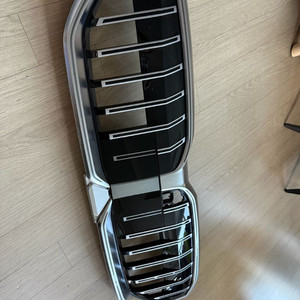 BMW G60아이코닉글로우 순정그릴