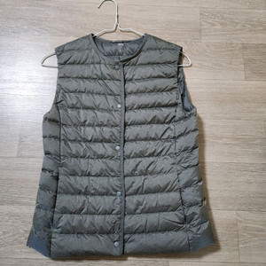 유니클로 경량 패딩 조끼(한섬 시스템 오즈세컨 럭키슈에뜨