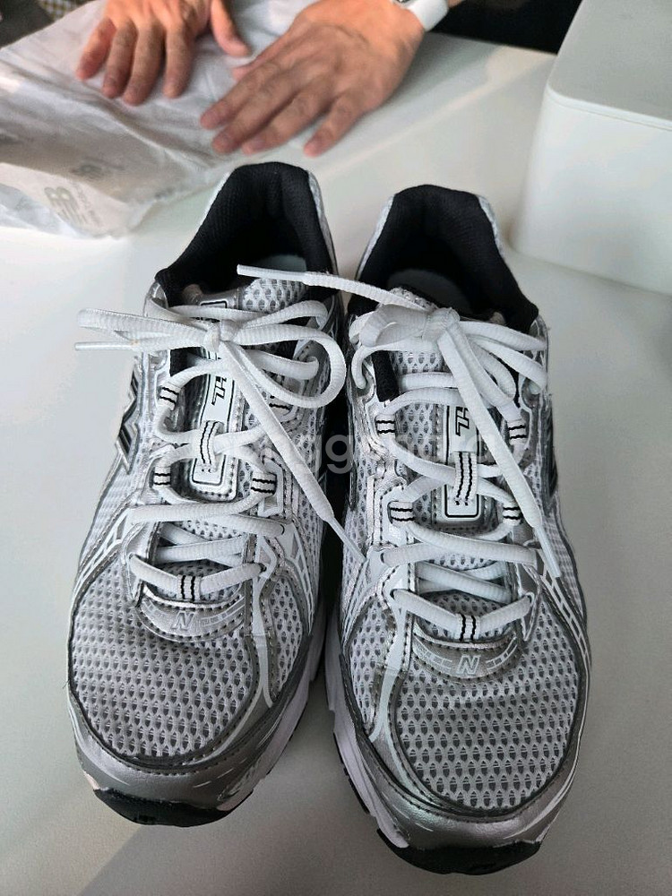 뉴발란스 740 화이트실버 (u740nw2) 240사이즈--0