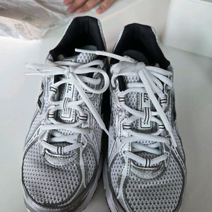 뉴발란스 740 화이트실버 (u740nw2) 240사이즈