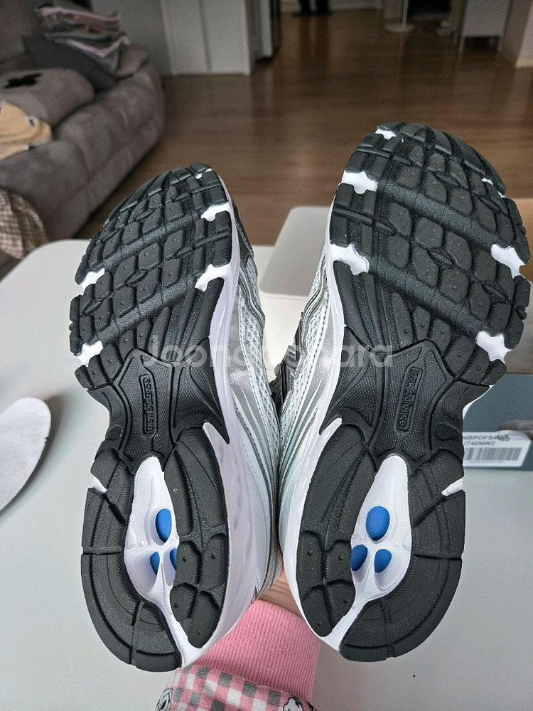 뉴발란스 740 화이트실버 (u740nw2) 240사이즈--5