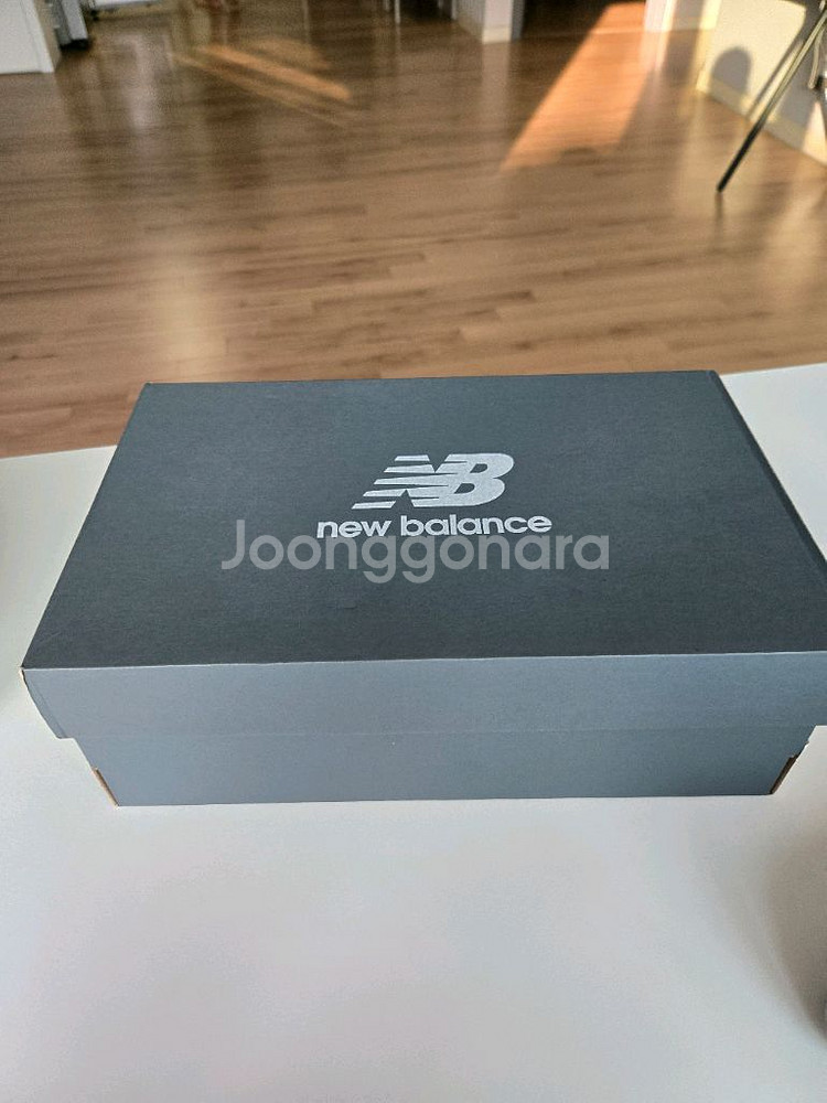뉴발란스 740 화이트실버 (u740nw2) 240사이즈--9