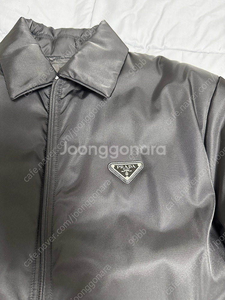 프라다 리나일론 크롭 패딩 재킷 s사이즈 팝니다.--2