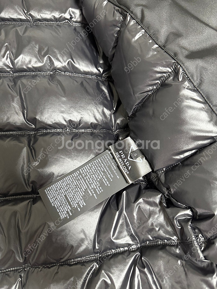 프라다 리나일론 크롭 패딩 재킷 s사이즈 팝니다.--3