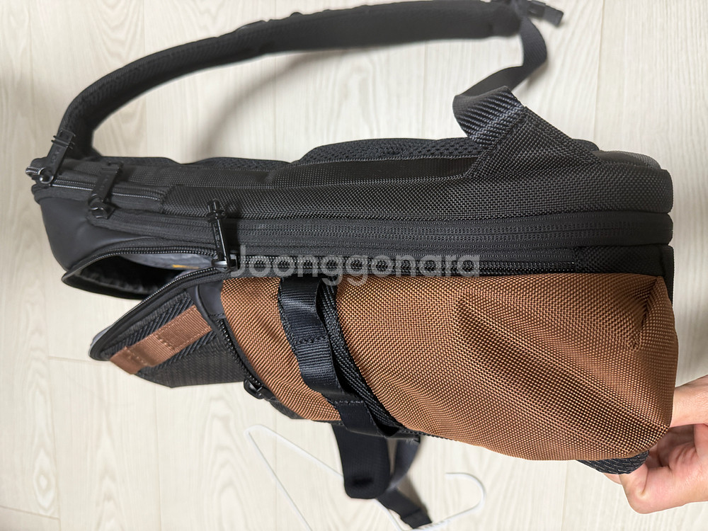 투미 알파브라보 네비게이션 백팩 블랙 오닉스--2