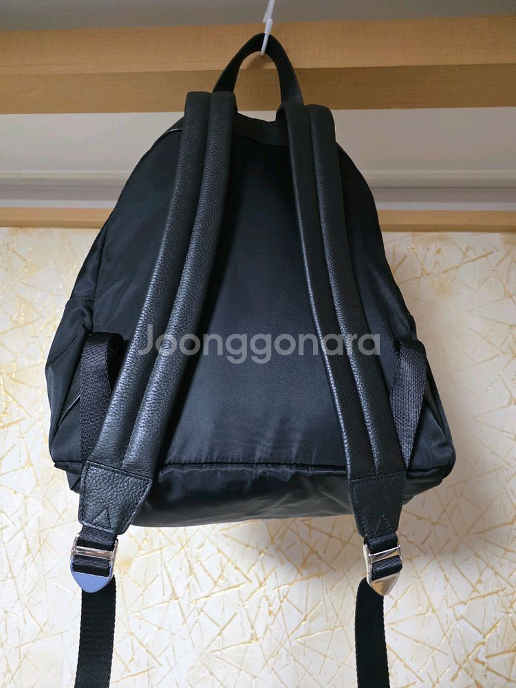 질스튜어트뉴욕 소가죽 나일론 백팩 남여공용사이즈 28 38상태 좋은편입니다.--1