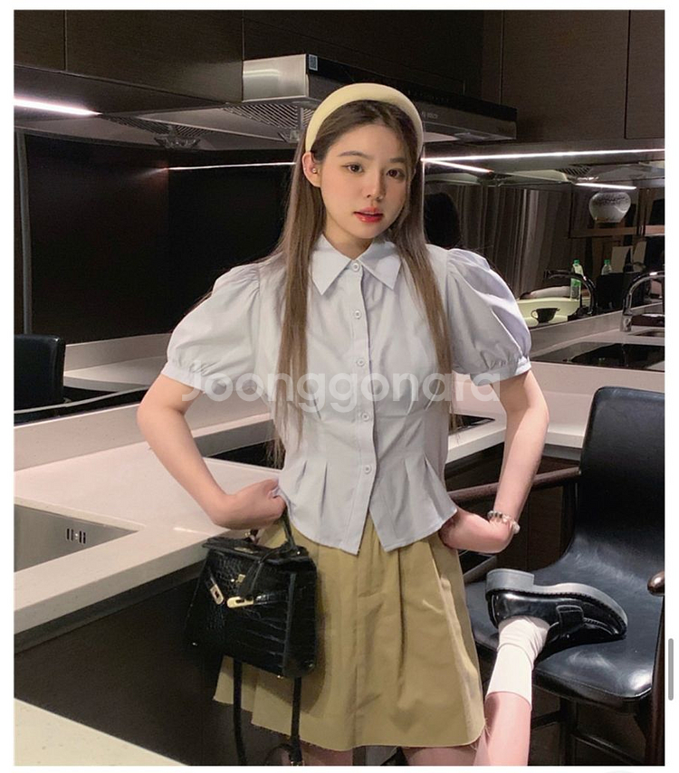 하늘색 퍼프 플리츠 블라우스--2