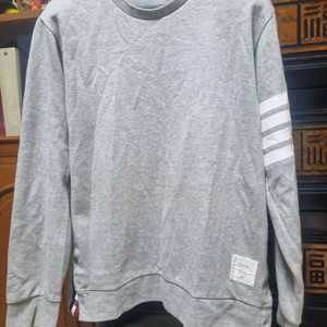 톰브라운 맨투맨. M/L