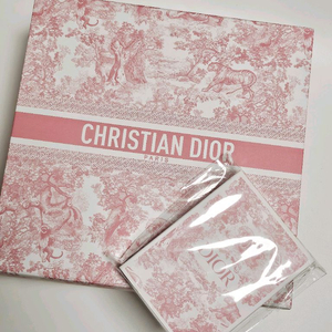 디올 색연필 세트