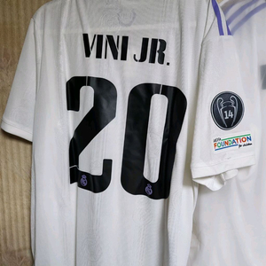 해외 xl 22-23 레알마드리드 어센틱 홈 비니시우스 팝니다.