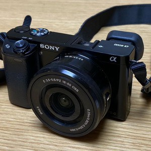 소니 A6000 블랙 + 번들렌즈 판매