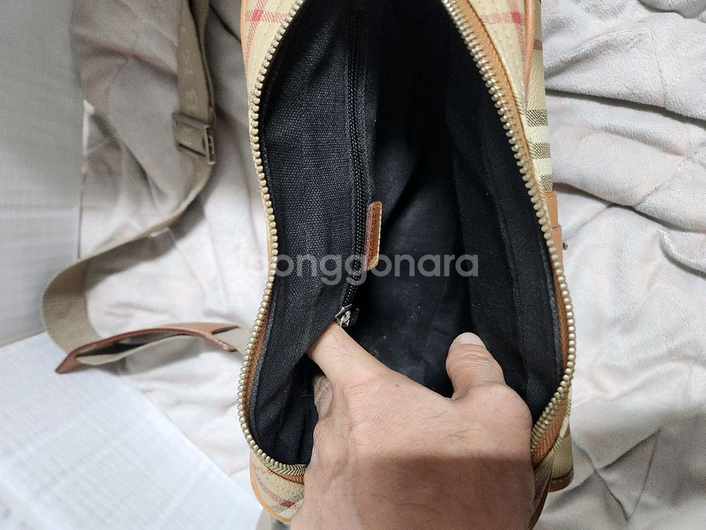 체크 패턴 크로스백--2