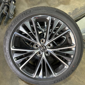 프리우스 5세대 XLE 순정 휠, 타이어