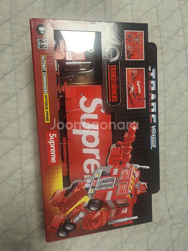 슈프림 트랜스포머 옵티머스 프라임 피규어--2