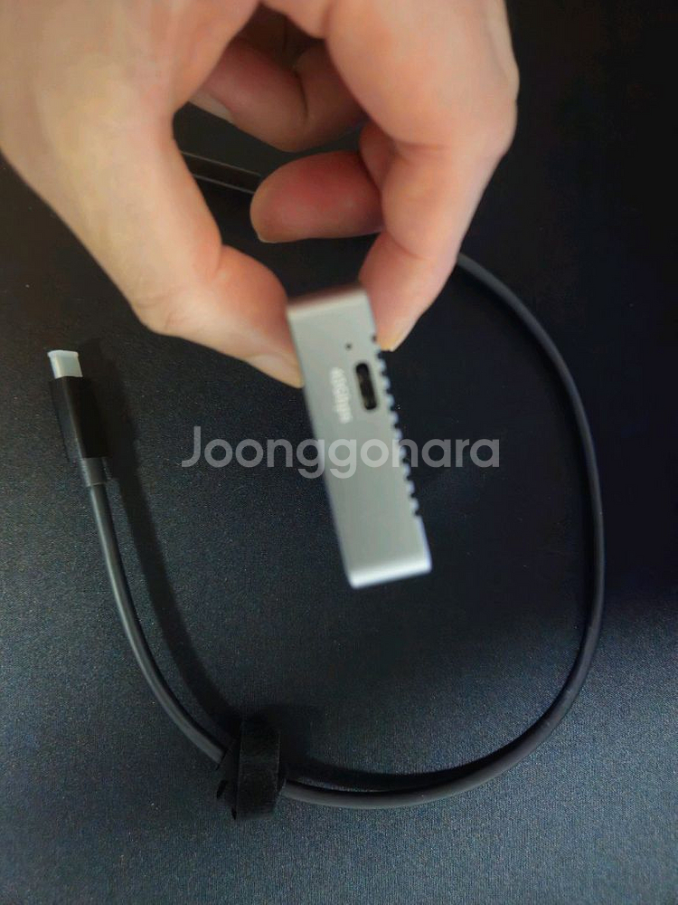 중고 삼성 990 PRO 4TB + 아카시스 SSD 인클로저 팝니다.--2