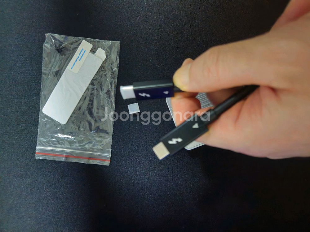 중고 삼성 990 PRO 4TB + 아카시스 SSD 인클로저 팝니다.--4