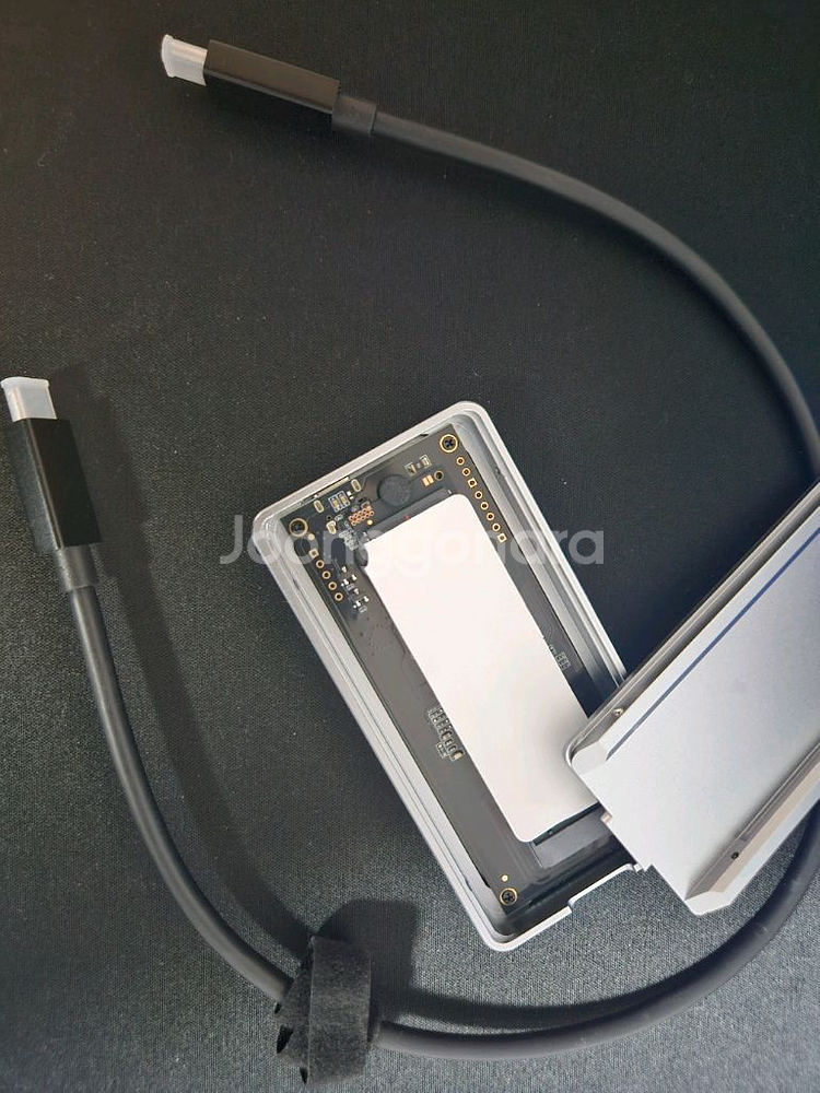 중고 삼성 990 PRO 4TB + 아카시스 SSD 인클로저 팝니다.--3